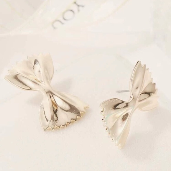 π Bow Knot Folded Earrings π - Picture 4 of 4